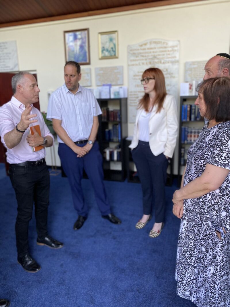 Meeting congregation members